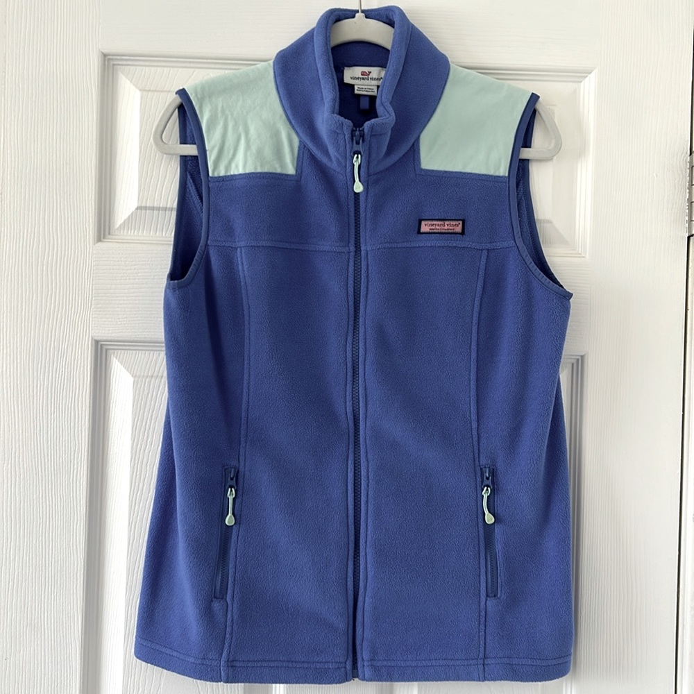 Vineyard Vines fleece vest size M. Gently used condition.